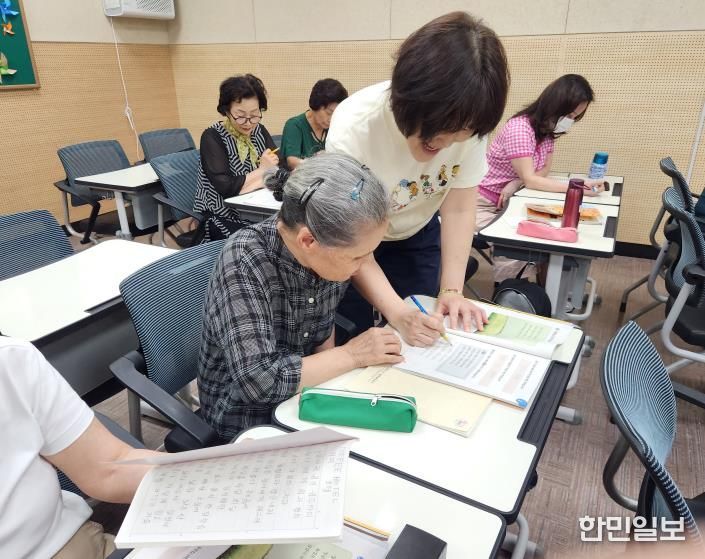 YDP성인문해교육센터 프로그램 활동 모습