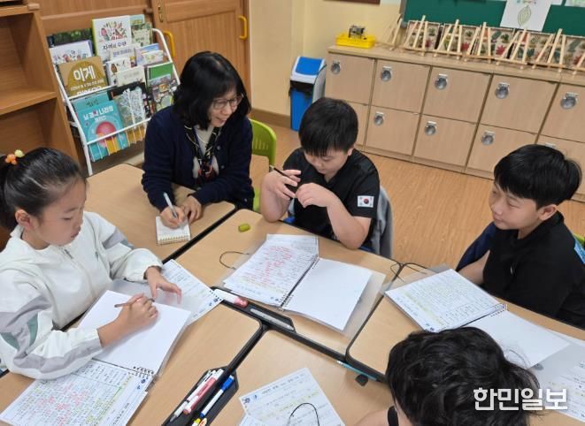 경북교육청, 2026학년도 기초학력 지원 공모 조기 추진(새 학기 전 준비 완료...‘경북형 기초학력 학습안전망’ 선제 구축)(두레강사 활동 모습)