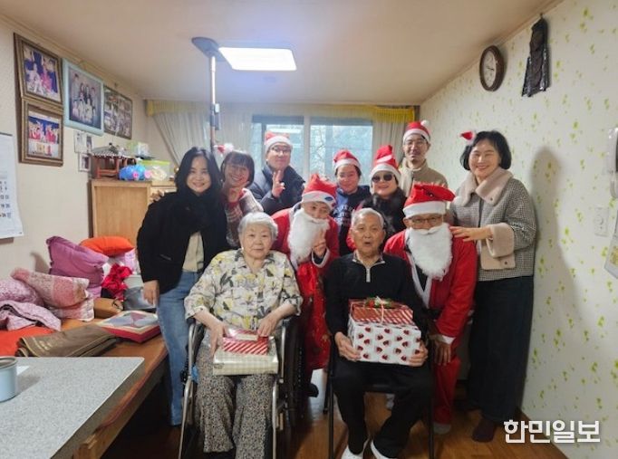 덕양구 치매안심센터의 ‘치매어르신, 싼타 만나다’행사
