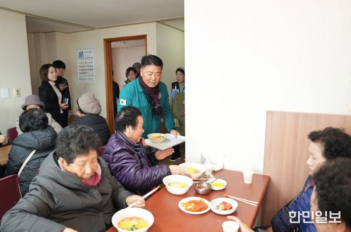 한국자유총연맹 부산남구지회‘이웃과 함께 나누는 사랑의 국수 접대’