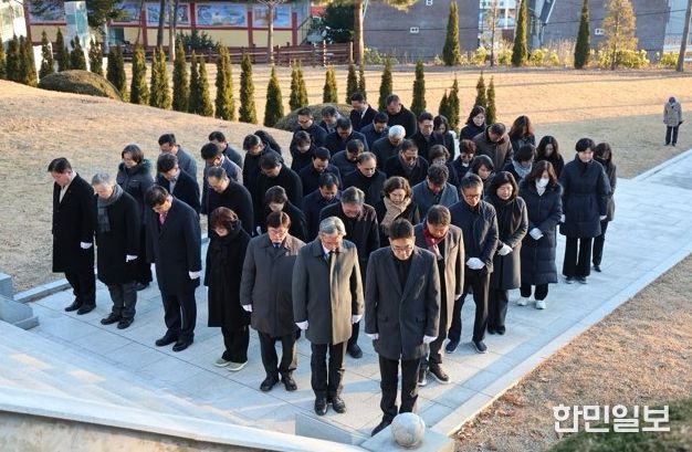 현충탑 참배·교통 인프라 도약 강조