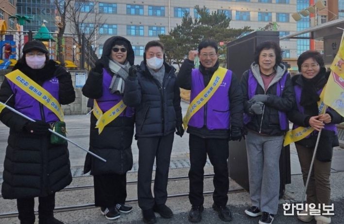‘등굣길 교통 봉사’