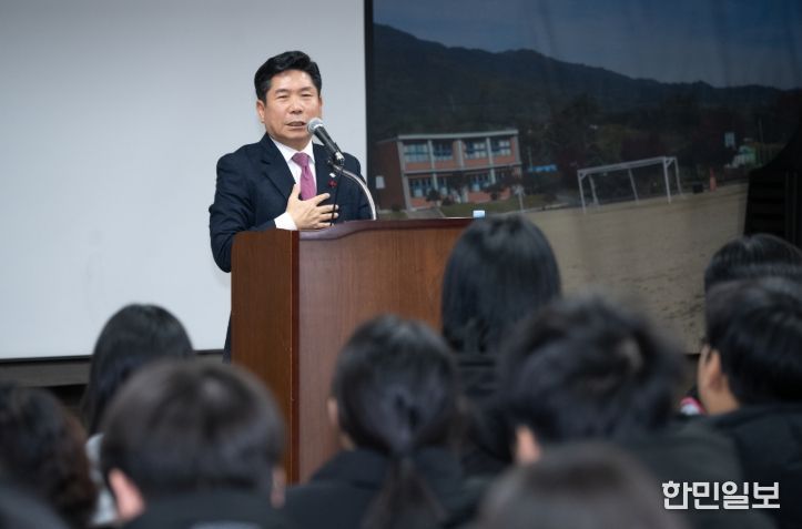 제천시장, 송학중학교 방문해 학생 대상 초청 강연