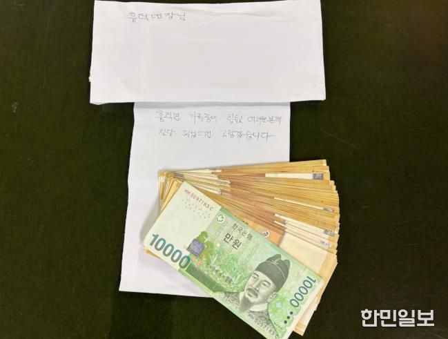 흥덕면 우체통 천사, 손편지와 현금다발