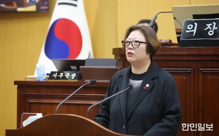 서산시의회 가선숙 의원이 1월 9일(화) 열린 제311회 서산시의회 임시회 제4차 본회의에서 ‘서산시 생활임금제 도입 촉구’를 주제로 5분 자유발언을 진행했다.