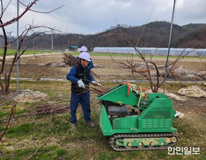 군위군,‘찾아가는 영농부산물 파쇄 지원’호응 크다