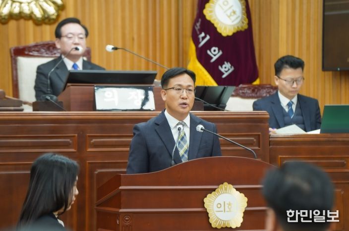 조석훈 목포시장 권한대행이 목포시의회 첫 임시회에서 2026년 시정운영 방향과 포부를 밝히고 있다.