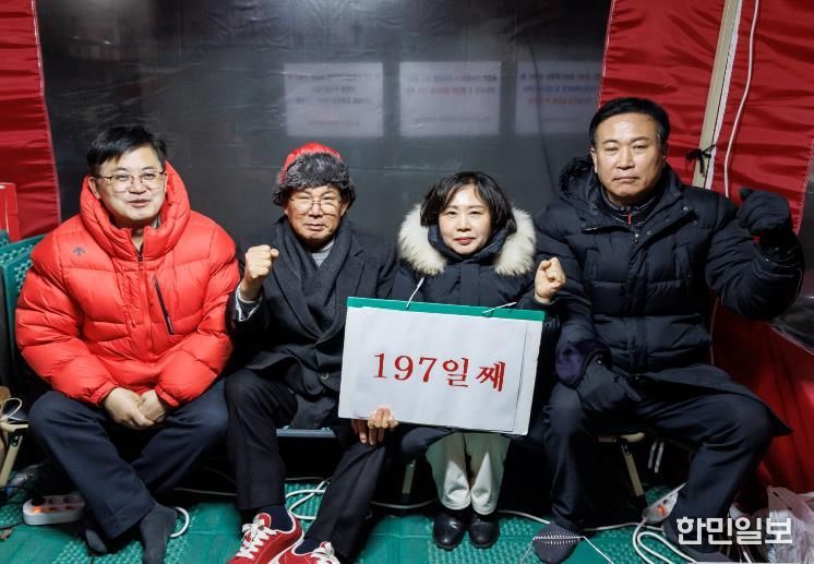 소각장반대투쟁을 이어가고 있는 마포주민지원협의체 주민감시단의 노고를 격려하는 박강수 마포구청장