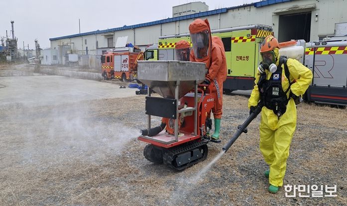 유해화학물질 중화제 살포 훈련