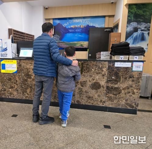 목욕 서비스를 이용하는 군민 모습