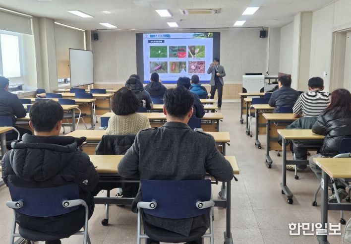 전주시 토마토 뿔나방 선제 대응 위한 교육 및 자재 지원