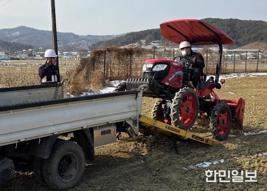 천안시농업기술센터가 농업기계 운반서비스를 운영하고 있다.