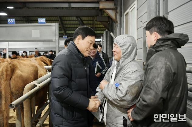 담양군, 설 앞두고 가축시장 현장 방문