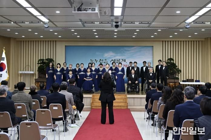 장애인합창단 '별들의 하모니' 동두천시청 월례조회서 울림 있는 식전공연 성료