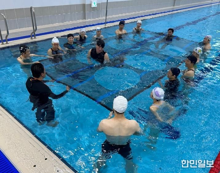 생존수영 강습 사진