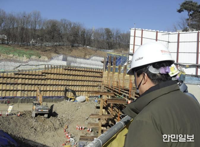 합동점검반이 건설 현장 실태 점검을 하고 있다