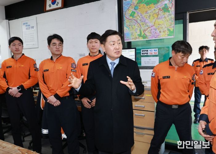 김관영 전북특별자치도지사는 설 명절을 앞둔 9일 효자119안전센터 및 관내 소방기관을 방문하여