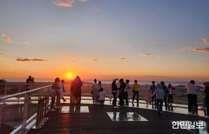 강화군, 설 연휴 힐링 여행지로 교동도 화개정원 주목(전망대 노을)