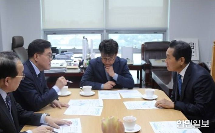 진 구청장 국회 찾아 교통망 확충 건의