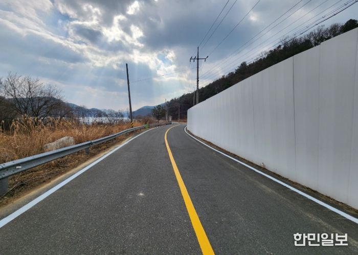 청도군, 설 명절 대비 도로환경 대대적 정비 풍각면 성곡리 차선도색(면도101호선)(후)