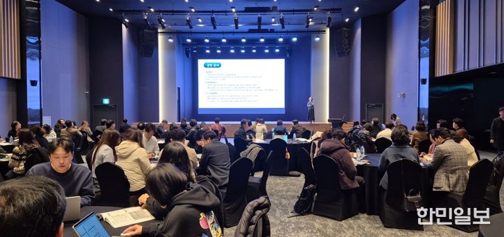 12일 신안에서 ‘2026 민주생활교육과 주요 사업 설명회’가 진행되고 있다.