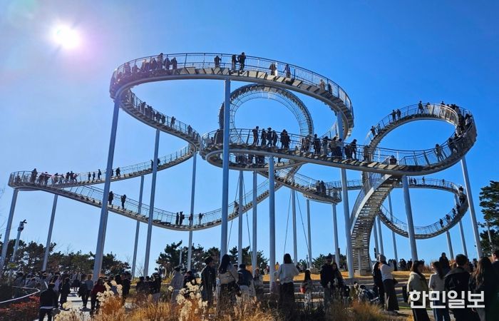 설 연휴 포항의 스페이스워크를 찾은 관광객