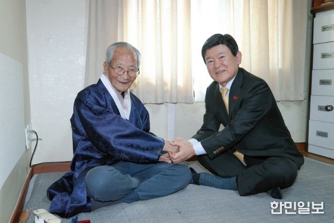 김광수 교육감, 강태선 애국지사 예방