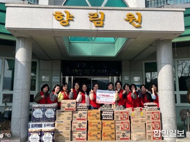 금산군누리어머니회 기탁 기념사진