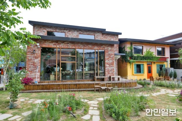 서학예술마을도서관 전경