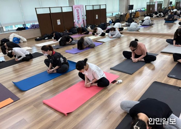 ‘임신부 요가교실’ 수업