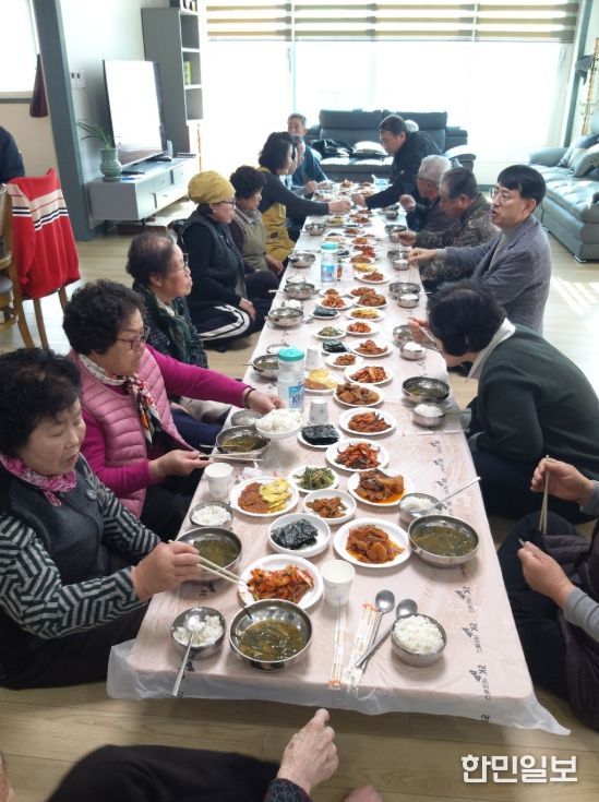 ‘어르신들의 경로당 급식지원