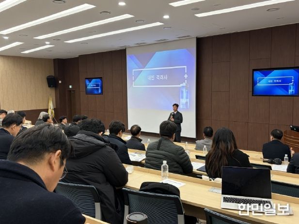 포항시가 신년을 맞아 24일 포항테크노파크에서 ‘경북 포항 이차전지산업 기업협의회 신년교류회’를 개최했다.