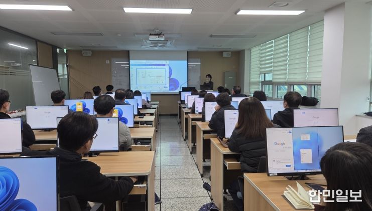 북구는 24일과 25일 평생학습관 IT룸에서 전문강사를 초청해 간부공무원 AI 활용 실습 교육을 운영, 실제 AI 프로그램을 활용한 실습을 진행했다.
