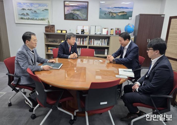 울릉군 도의원 단독선거구 유지 촉구 건의문 전달