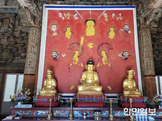 양산 신흥사 석조석가여래삼존좌상