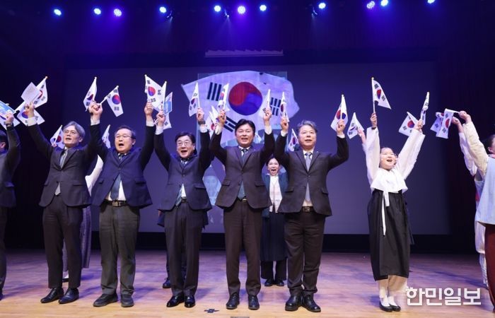 부천시는 3월 1일 시청 어울마당에서 ‘제107주년 3·1절 기념식’을 열었다.