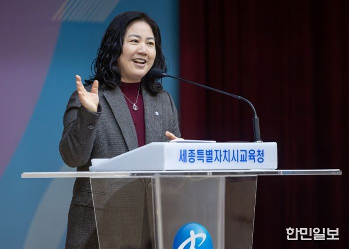 구연희 교육감 권한대행이 3일 소통・공감의 날 에서 당부 말씀을 하고 있다.