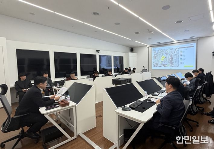 ('26.3.3.) 서울시 안전관리위원회 제1차 지역축제 소위원회에서 ‘BTS 2026 컴백쇼 @서울’의 안전관리계획(안)을 심의하고 있다.