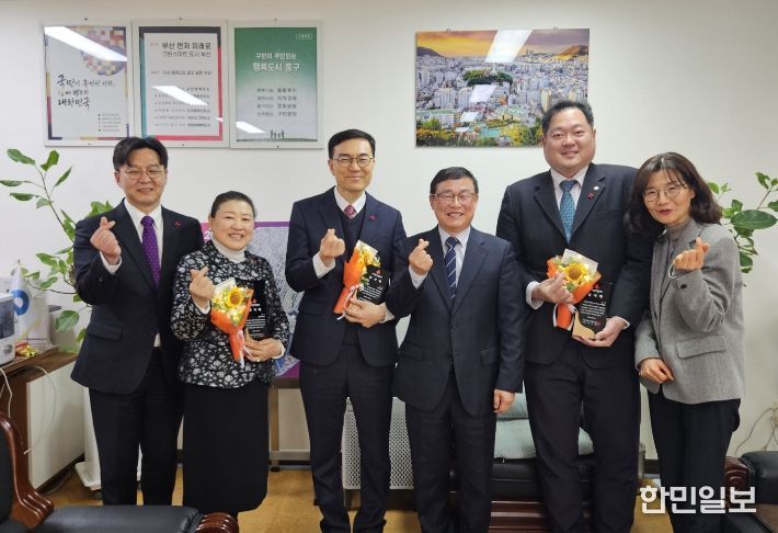 부산 중구, ‘희망2026 나눔캠페인’ 우수기부자 감사패 전달