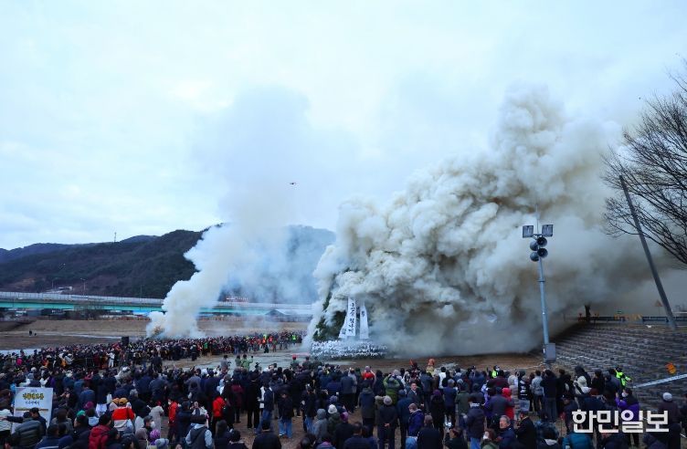 전국 최대 달집태우기, 2026 청도정월대보름행사‘성공 점화’