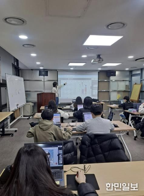 구리시청소년재단 청소년수련관 'AI로 그리는 웹툰' 프로그램 성료