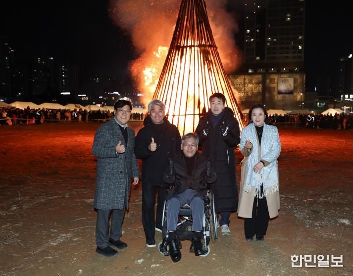 대보름 축제 참석한 시의원 기념 사진