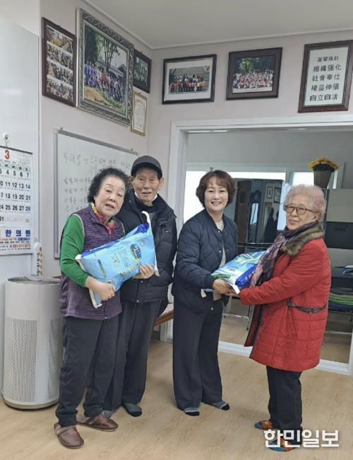 시흥시 신천동 제6기 주민자치회, ‘사랑의 쌀’로 이웃사랑 실천