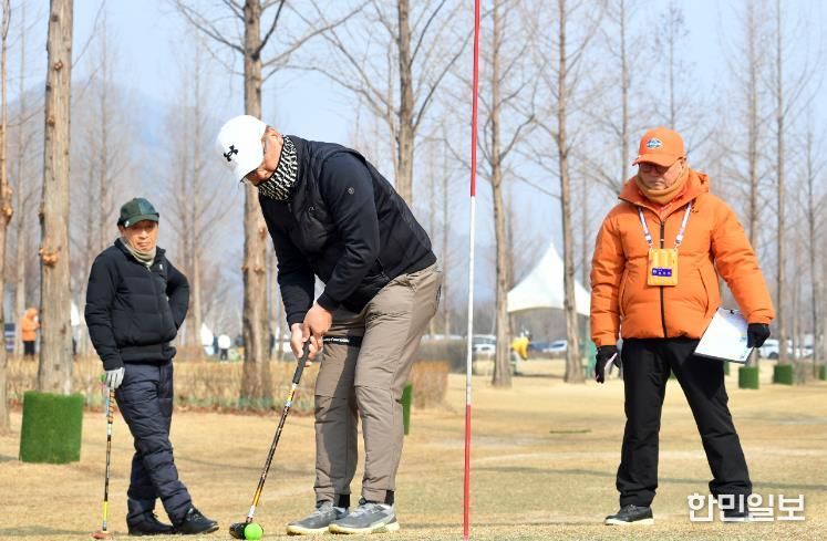 2026 화천군 시즌 오픈 전국 파크골프 대회 결선 라운드가 10일 하남면 거례리 산천어 파크골프장에서 시작됐다