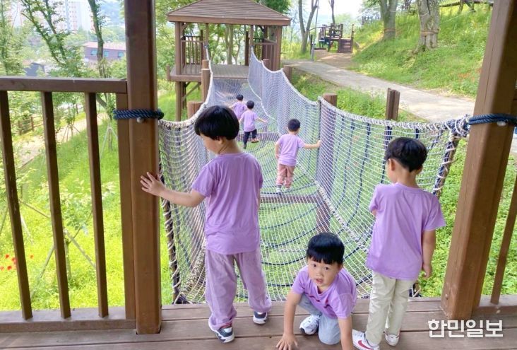 자연 속에서 배우는 유아숲 체험 프로그램 운영