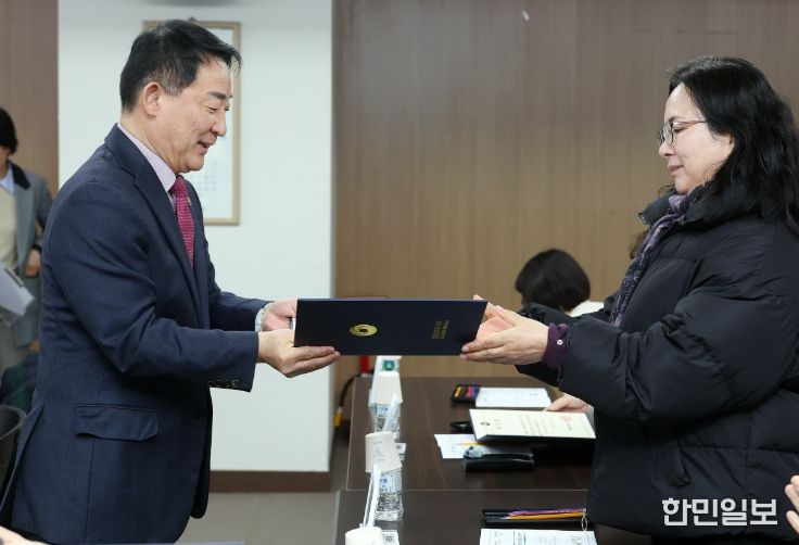 16일 서구청 장태산실에서 열린 환경교육 강사단 위촉식