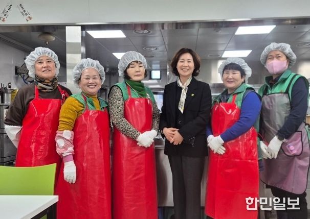 새마을지도자경산시부녀회, 사회복지관 배식 봉사 펼쳐따뜻한 한 끼, 마음의 온기 나누는 배식 봉사