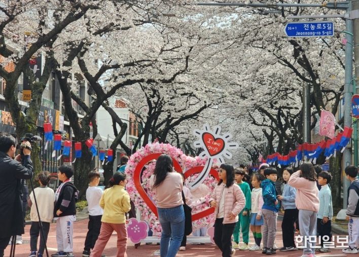 전농로 왕벚꽃 축제