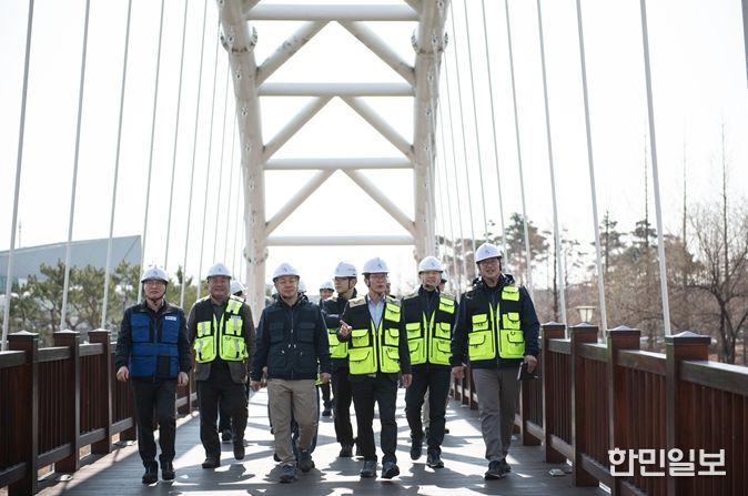 인천시설공단은 20일, 해빙기안전사고 예방을 위하여 청라공원사업단 현장을 대상으로 ‘CEO 주재’ 특별 안전 점검을 실시했다.
