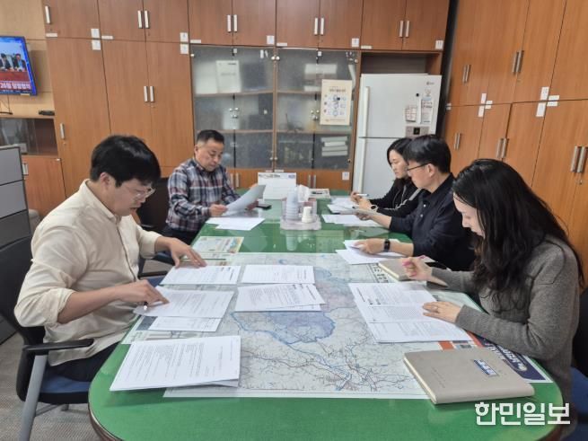 지방세 실무협의회를 개최하고 고액 감액 및 환급 결정에 대한 점검하고 있다.